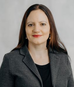 Dr. med. Ana Cerne
