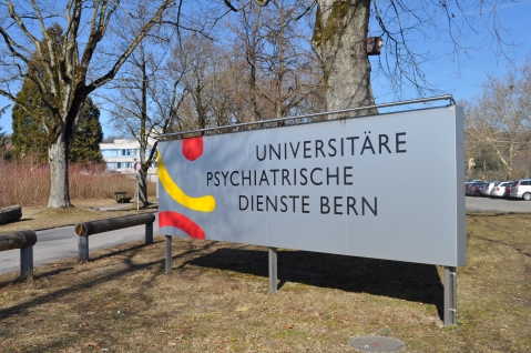 Schild beim Eingang zum UPD-Areal