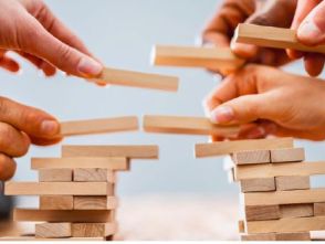 Brücken bauen – Besonderheiten in der Transitionspsychiatrie und -psychotherapie